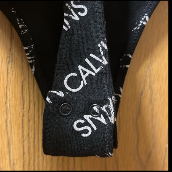 Calvin Klein Repeated Print Allover Cap Sleeve 1Pc Short/Bodysuit Sz Medium NWT - Picture 11 of 13